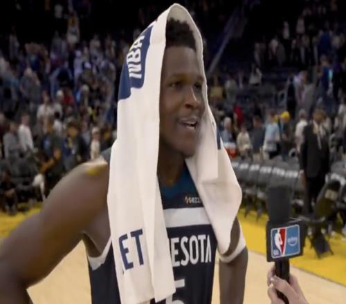 愛(ài)德華茲：朋友說(shuō)我整天都在網(wǎng)上瞎扯，比賽中還是能拿40分