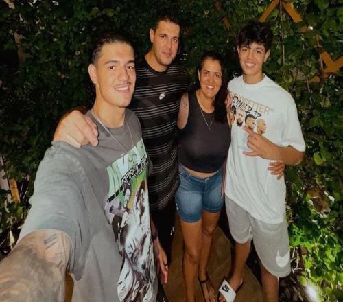 NBA唯一巴西人,增重20KG顶内线