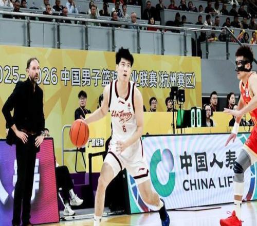 砍27分+7記三分！國(guó)手后衛(wèi)打法堪比CBA小外援，率隊(duì)掀翻衛(wèi)冕冠軍