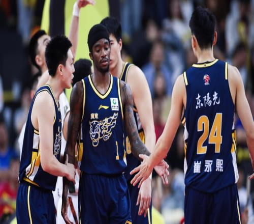 破案！第3節(jié)追到差9分，杜鋒卻撤下薩姆納的原因找到，奎因要背鍋