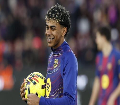 亞馬爾對陣塞維利亞時開玩笑：內(nèi)鬼，我的隊友們都是內(nèi)鬼