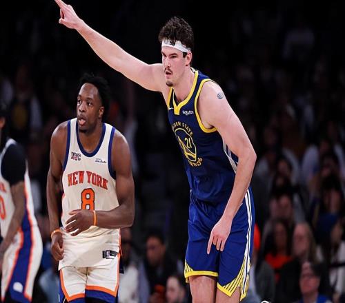 攻防兩端的表現(xiàn)都非常出色，勇士?jī)?nèi)線新星難得打出了全能型的表現(xiàn)