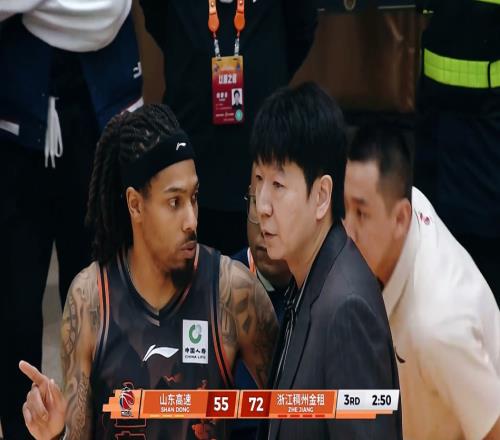 慘不忍睹，山東男籃完敗，邱彪仰天苦笑，1人成僅剩的安慰