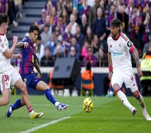 世體：弗里克喜歡把坎塞洛放在左邊路，他與拉菲尼亞配合默契