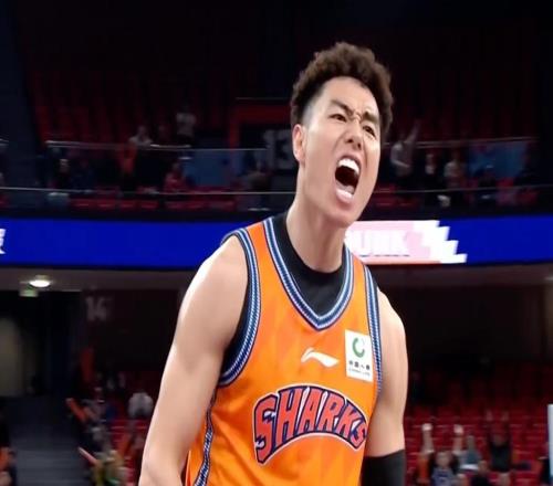 半場70分！上海男籃主場15連勝！