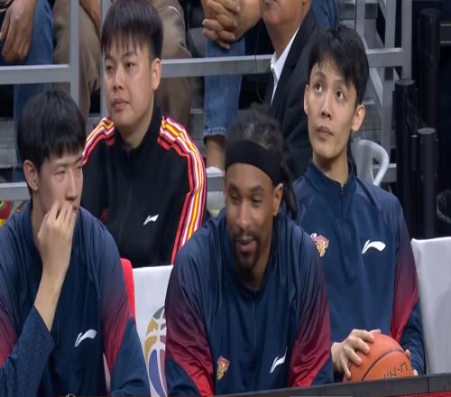 廣東大勝22分，他卻比被DNP的薩林杰還尷尬，粵迷：不如讓家政上