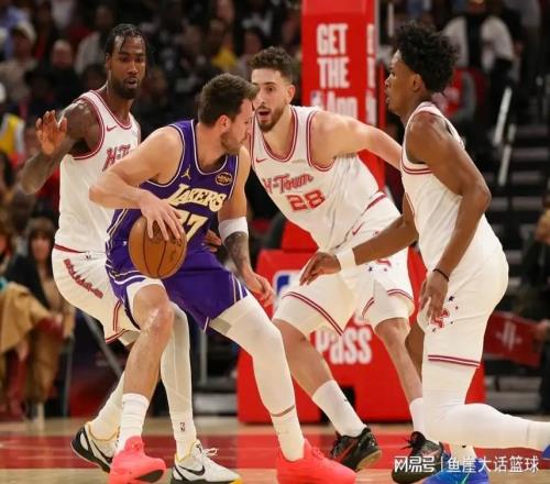 NBA最新排名出爐！湖人坐穩(wěn)第三，勇士掉第十，一隊給火箭送大禮