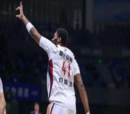 你可是頂薪??！讀秒階段，連犯2次低級(jí)錯(cuò)誤，網(wǎng)友：趕緊退役吧！