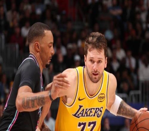 背靠背轟100分！東契奇瘋狂兩戰(zhàn)刷爆紀錄