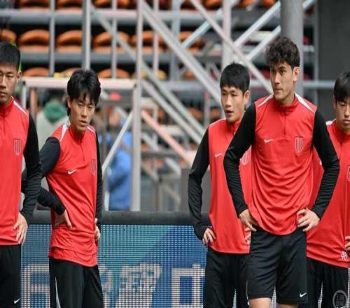 前瞻龍興足球場(chǎng)上演首場(chǎng)“川渝德比”，重慶銅梁龍將挑戰(zhàn)中超“領(lǐng)頭羊”