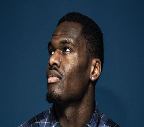 博尼：我媽曾威脅我說如果我高考沒過，就不會給我簽合同