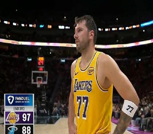 100分！背靠背100分！東契奇，牛逼！