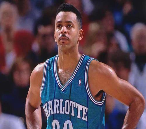 恭喜老庫里！離隊28年之后！30號球衣正式退役