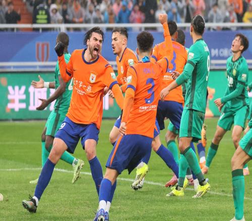 泰山泰山欲客場復(fù)仇云南，后場兩員悍將或左右戰(zhàn)局