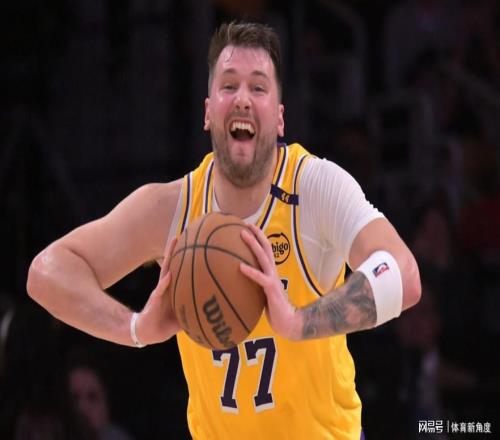 臥擦！背靠背100分，失戀的東契奇更變態(tài)！