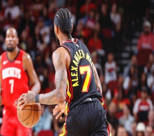 意外！火箭22分大勝，終結老鷹11連勝！變陣有奇效，杜蘭特25+6