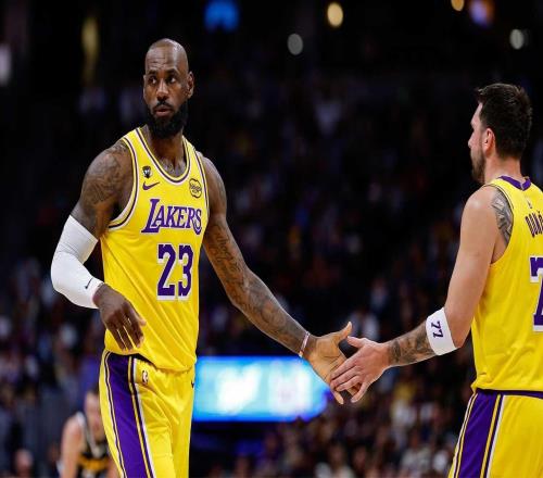 有意思，勇士隊(duì)格林評估了由詹姆斯和東契奇領(lǐng)銜的湖人隊(duì)奪冠前景