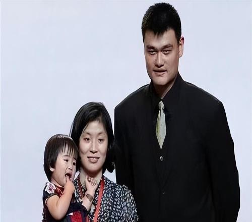 葉莉嫁姚明定下家規(guī)：睡覺床中間留縫，原因關乎自身安全