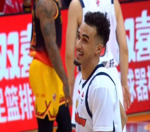 坑慘廣東隊(duì)！杜鋒做出重大決定，男籃得分王被棄用！