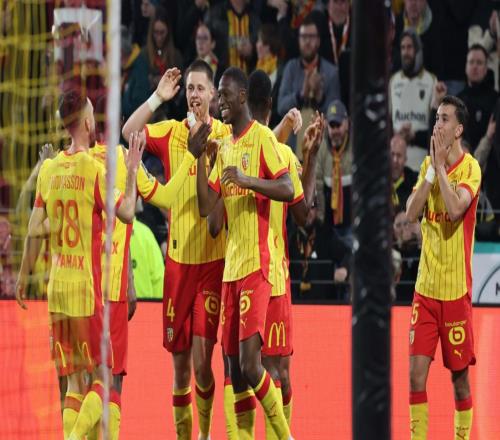 51！22！瘋狂一夜，朗斯超巴黎登頂，曼聯(lián)翻車，那不勒斯4連勝