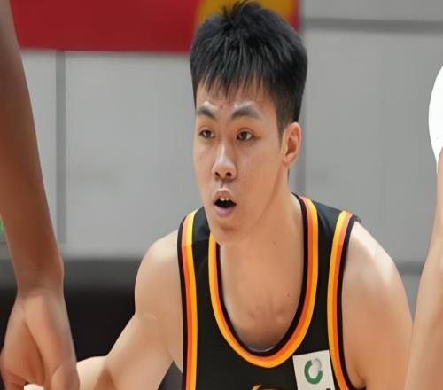 龐崢麟暴走該感謝杜鋒！全場(chǎng)處理球無(wú)壓力，就是不包夾，真看不懂