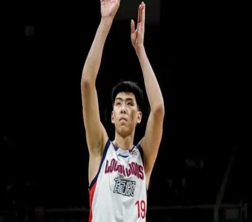 廣東防守咋辦內(nèi)線無(wú)護(hù)框，外線無(wú)包夾，徐昕+2大外離隊(duì)引崩盤！