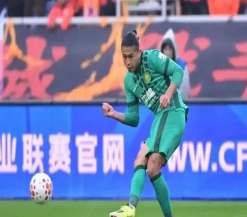 京滬大戰(zhàn)馬寧執(zhí)法，申花主帥吃到黃牌，北京國安半場1比0領(lǐng)先