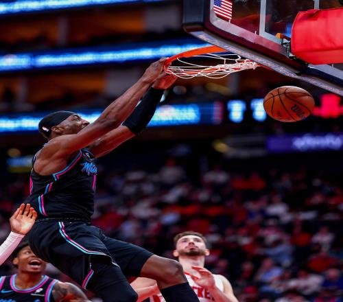 豪華雙20淪為空砍，阿德巴約21中12貢獻32分21板4助2斷