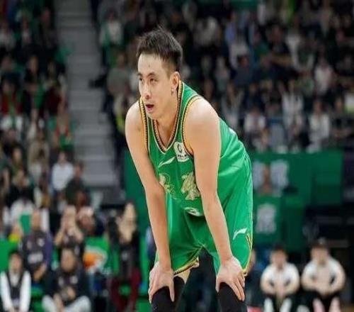 名氣大有啥用遼京戰(zhàn)僅得2分，末節(jié)一攻一防，犯的全是低級(jí)錯(cuò)誤