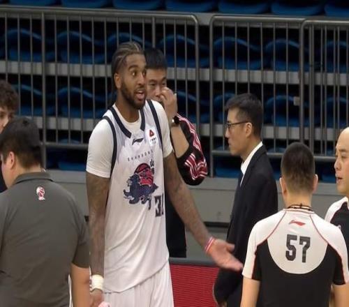 重磅噩夢(mèng)！CBA傳統(tǒng)勁旅核心骨裂，傷休34周，前4名恐怕保不住了