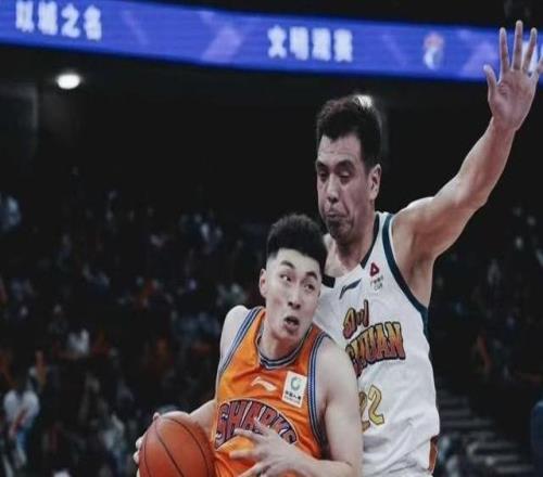 從上海灘最強高中生到大鯊魚本土球員獨苗，吳澤昊上演CBA職業(yè)生涯首秀