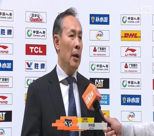 逆轉(zhuǎn)英雄！半節(jié)14分全場(chǎng)32分完爆繼偉，許利民贊：他起到領(lǐng)袖作用