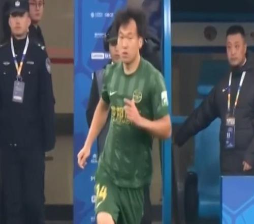 里程碑，浙江隊(duì)中場(chǎng)吳偉已在中超出戰(zhàn)100場(chǎng)