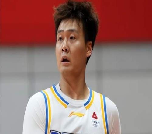 京遼大戰(zhàn)趙睿陳盈駿合砍52分10助攻，拯救的不是許利民而是周琦