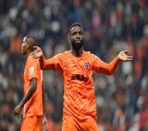 【中超】奧斯卡雙響謝文能染紅玉昆4比0泰山