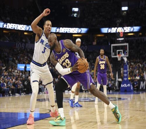 險(xiǎn)些成罪人！詹姆斯拉胯！肯納德絕殺魔術(shù)，東契奇33+5+6+4創(chuàng)紀(jì)錄