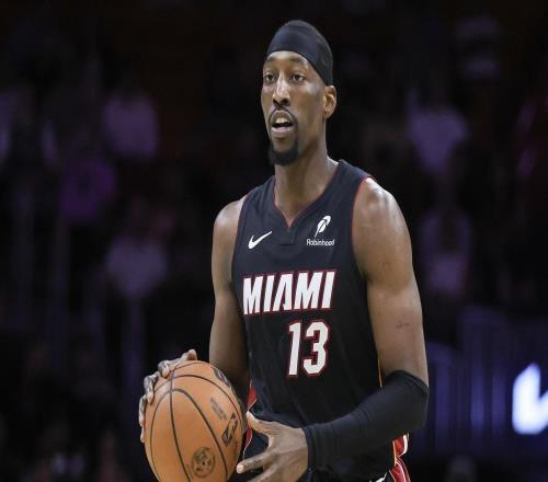 感謝湖人送大禮！2場打醒火箭隊，倒逼烏度卡變陣，啟用全新后場