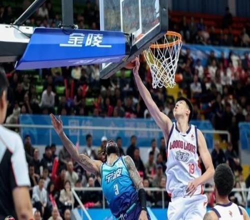 前行無畏202526賽季CBA常規(guī)賽第二十八輪客場告捷力克寧波
