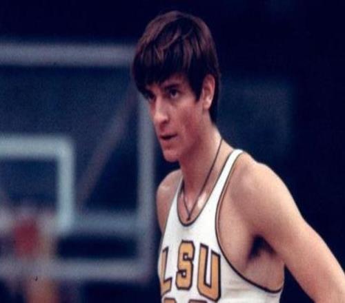 NCAA單賽季場(chǎng)均得分前五：?jiǎn)螆?chǎng)100分排第二，榜首44.5分