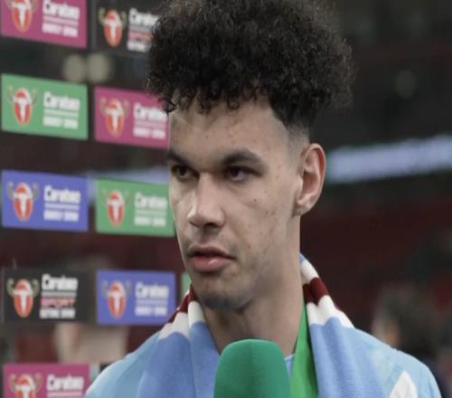 奪冠證明了曼城的實(shí)力奧賴(lài)?yán)何覀円廊辉谶@里，依然在戰(zhàn)斗