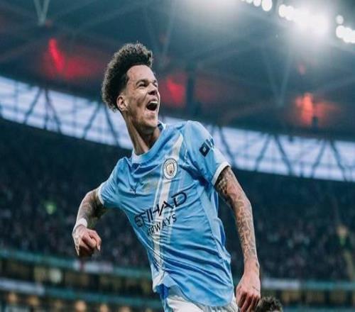 自2017年的伊布來，奧賴?yán)鞘孜辉诼?lián)賽杯決賽梅開二度的球員