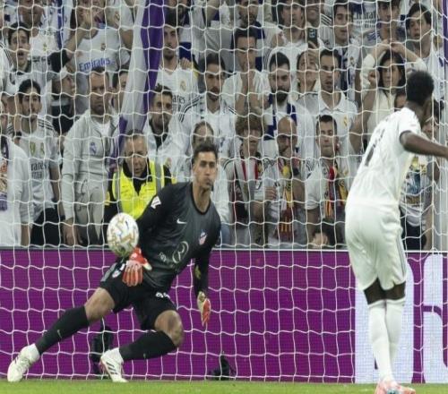 世體：爭議點(diǎn)球助皇馬逆轉(zhuǎn)，單賽季14個(gè)點(diǎn)球追平隊(duì)史紀(jì)錄