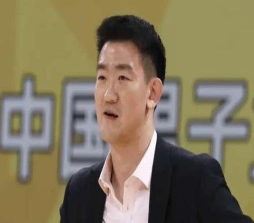 真把自己當(dāng)腕了！絕殺廣東信心爆棚，戰(zhàn)廣廈7投1中，場(chǎng)上一頓胡扔