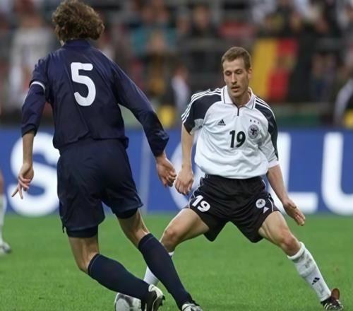 脾氣火爆的德國金左腳，在多家俱樂部鬧內(nèi)訌，去了德國隊照樣惹事