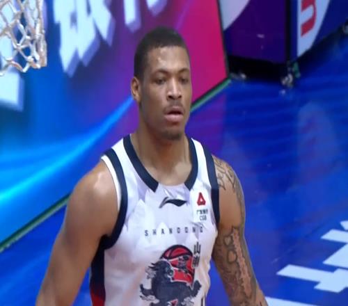 山東男籃送四川29連敗，約翰遜演繹暴力美學(xué)，常浩然斬獲生涯首分