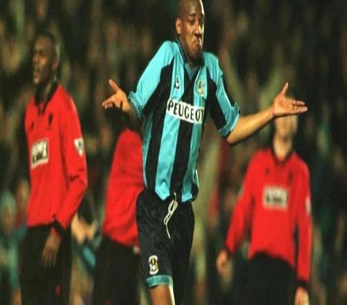 100萬(wàn)鎊先生，加盟曼聯(lián)進(jìn)2球，29歲與歐文分享金靴，卻無(wú)緣世界杯