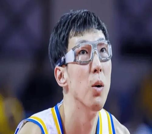 不敵吉林就輸2點(diǎn)！周琦罰球再成臥底，許利民搶助教戰(zhàn)術(shù)板引崩盤(pán)