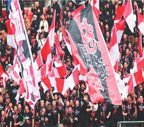 鐵西體育場(chǎng)成為激情的海洋