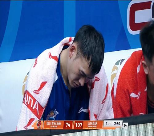 再輸33分、29連?。?chuàng)CBA恥辱紀(jì)錄，山東新援夯爆了：閃耀客場