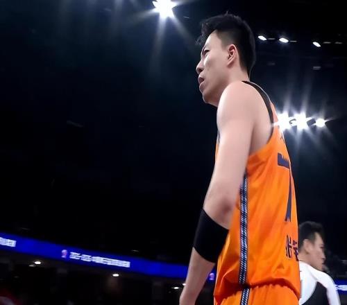 上海半場(chǎng)壓制廣東！張鎮(zhèn)麟轟12分，白邊摧毀內(nèi)線，廣東無(wú)爆點(diǎn)！